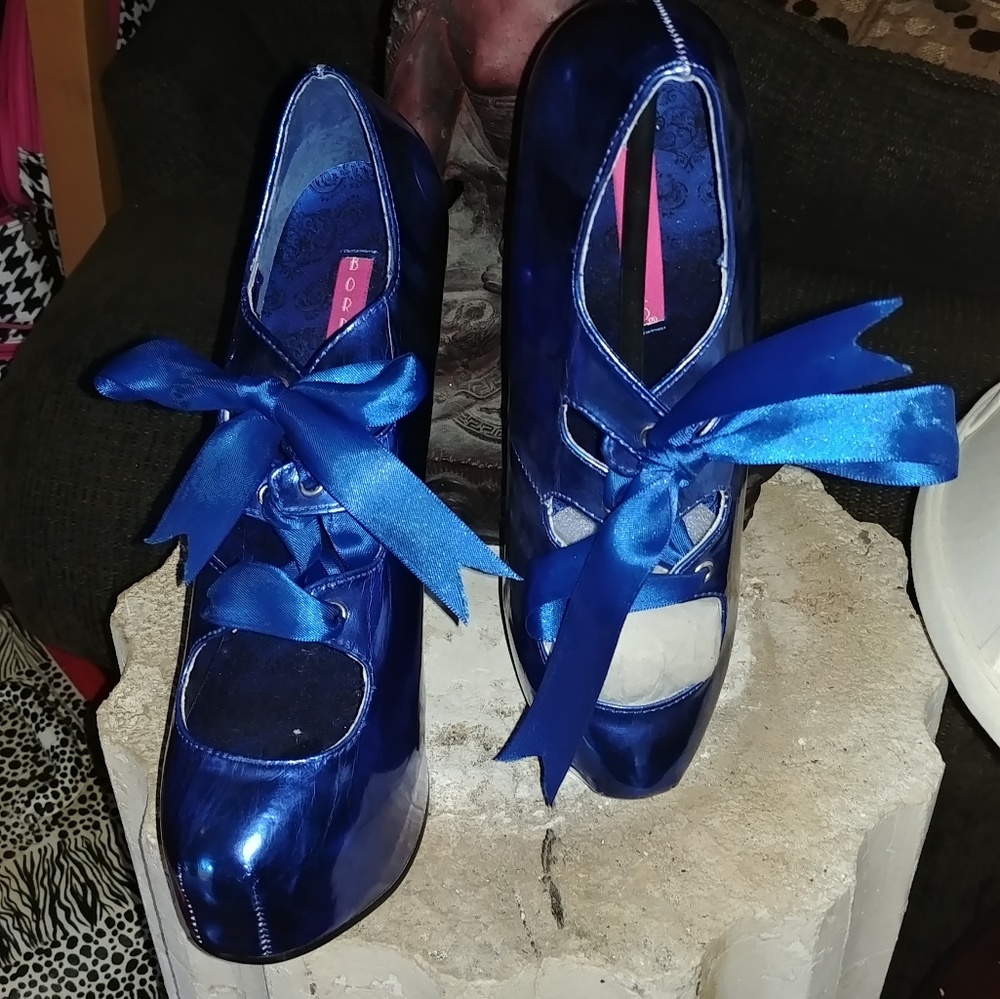Gorgeous electric metallic blue 6 " heel Size 7